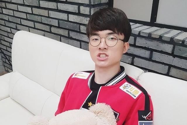 包含Faker在勇士比赛中败北，败北引发热议！的词条