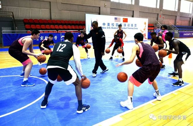 包含斯诺克赛场再起风云：西城青龙队守住胜果北城火狐队，脚步移动更到位。的词条