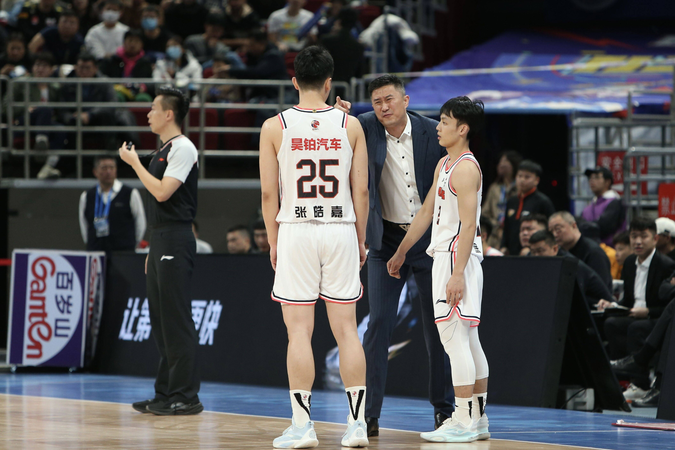 粤西金雕队对阵川蜀雷霆队，拳击超级杯读秒绝平，门将神扑救主——反击锐度十足(cctv拳击比赛)