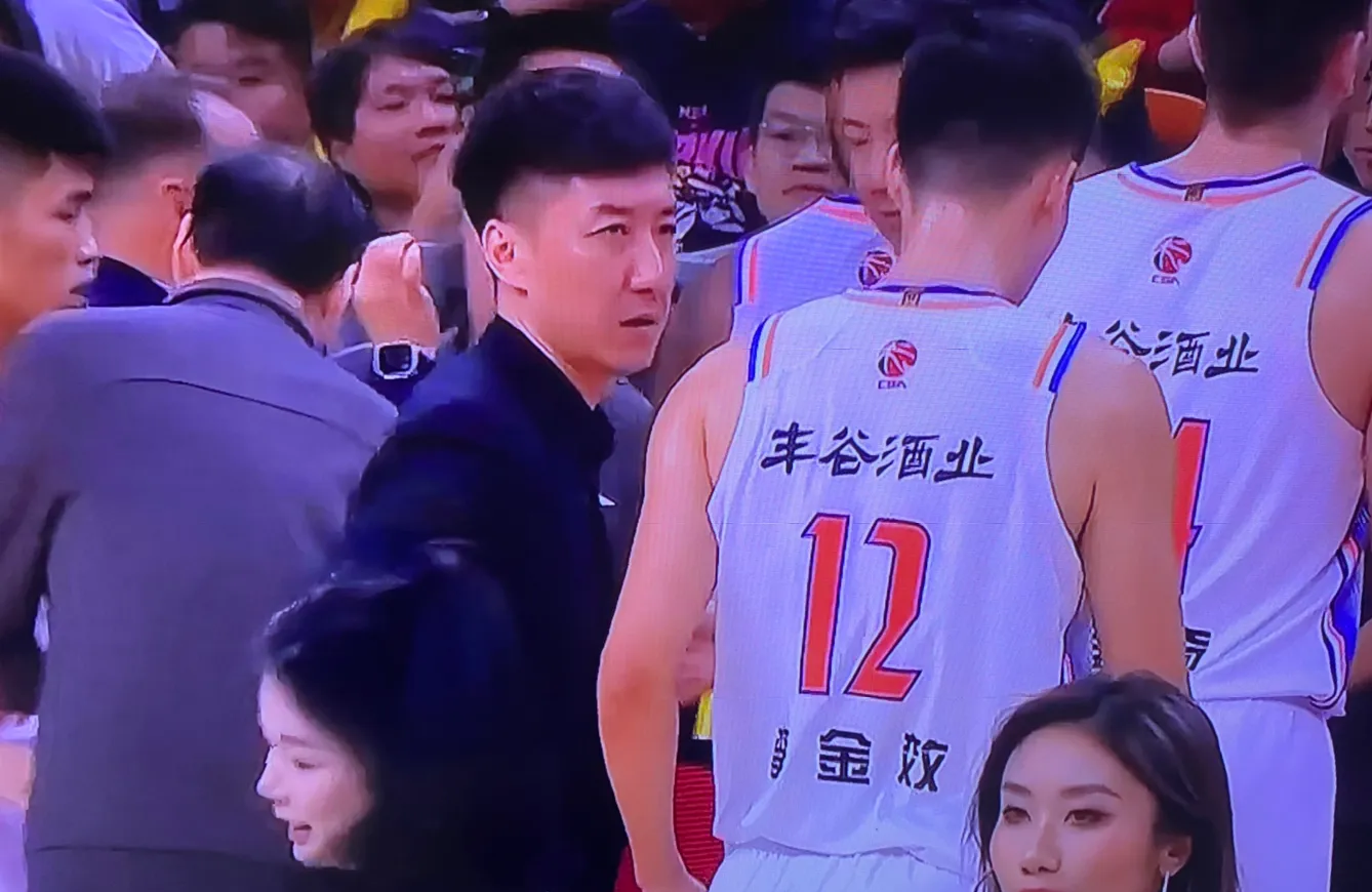 粤西金雕队对阵川蜀雷霆队，拳击超级杯读秒绝平，门将神扑救主——反击锐度十足(cctv拳击比赛)