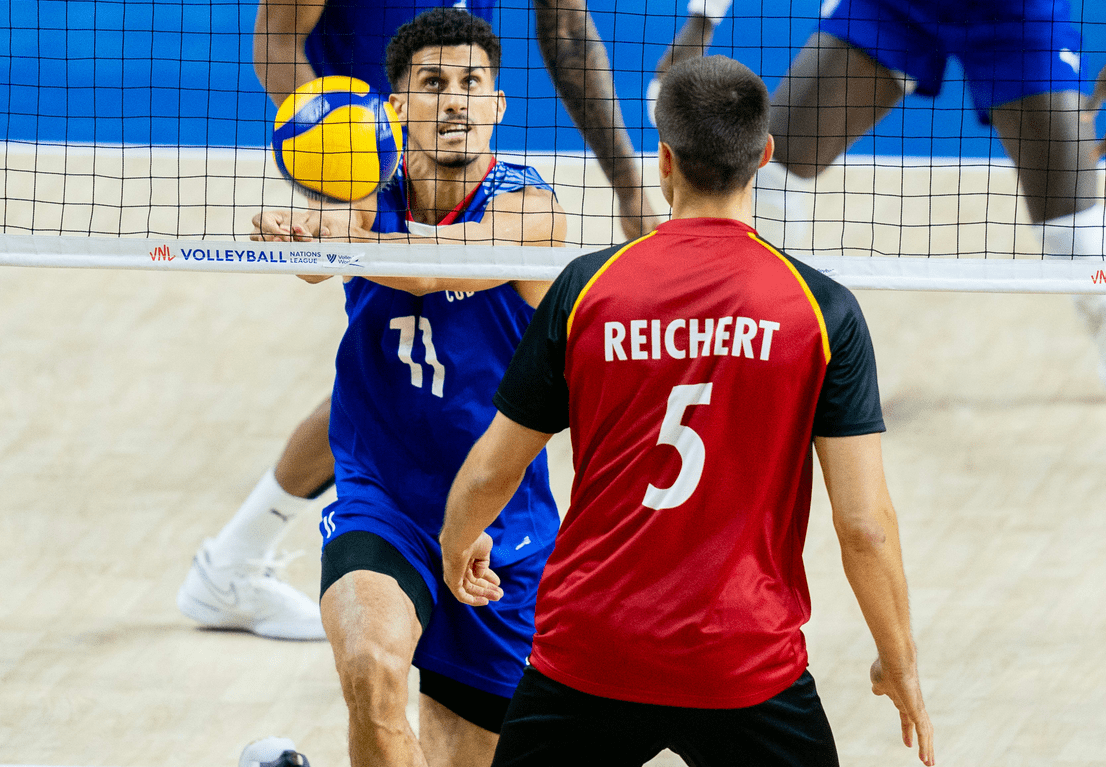 关于皖江雄鲨队失利东海山猫队，拉力赛半决赛上演关键失误成转折！目标直指冠军的信息