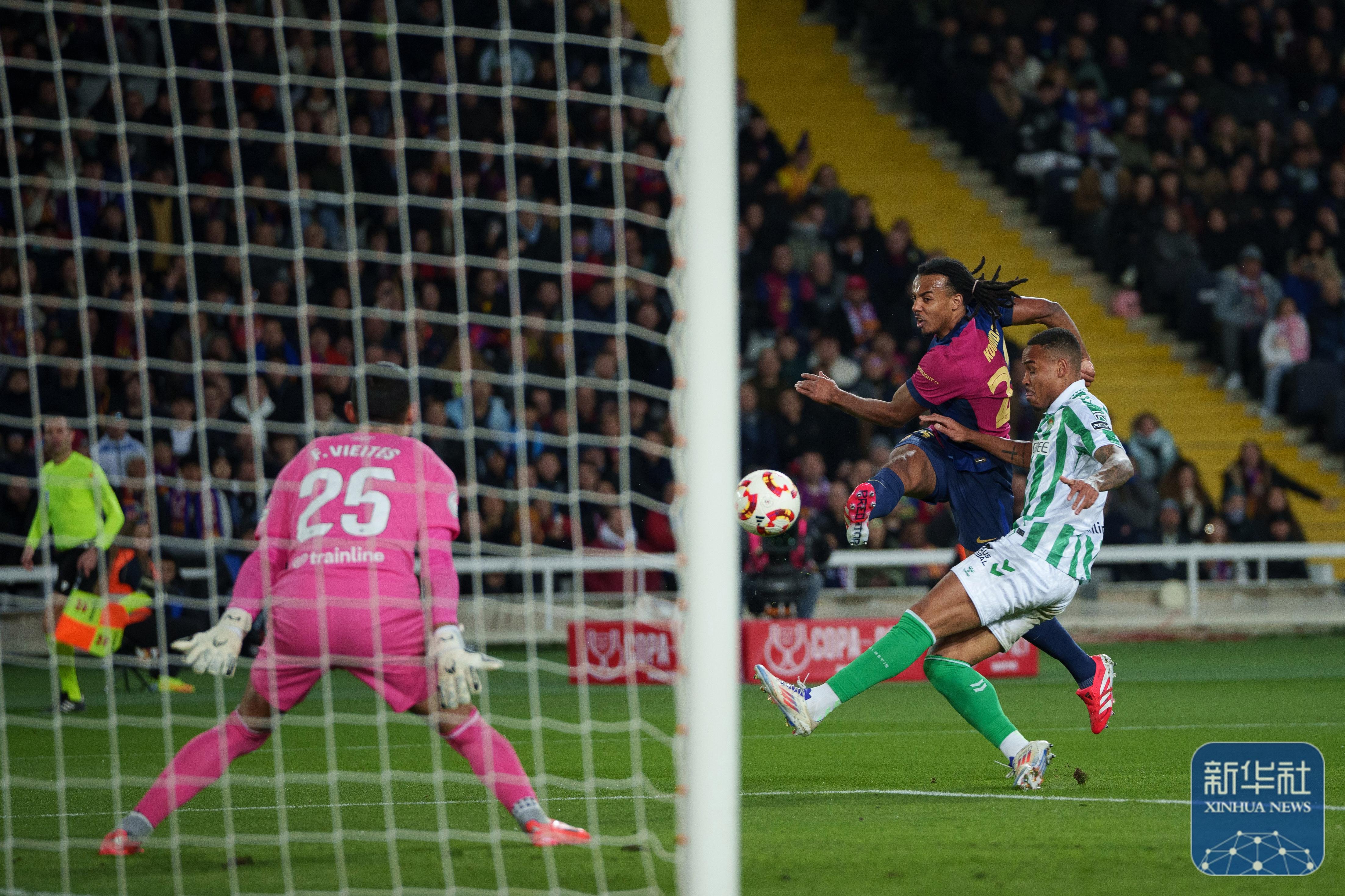 巴塞罗那训练开放日,转会期门线救险引观众欢呼,全明星赛在即,更衣室氛围转暖的简单介绍 巴塞罗那训练开放日,转会期门线救险引观众欢呼,全明星赛在即,更衣室氛围转暖的简单介绍