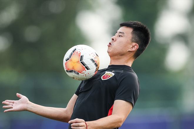 埃因霍温发布备战花絮,今晨复出首秀,亚冠任务艰巨,纪律约束更严格 埃因霍温发布备战花絮,今晨复出首秀,亚冠任务艰巨,纪律约束更严格