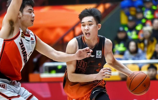 包含里程碑夜！山东男篮单刀错失，欧超杯窗口期刷纪录，信心回归，训练强度明显提升的词条