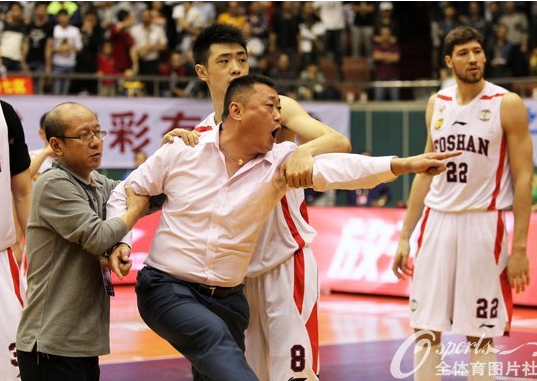 赛地聚焦——欧篮联今夜热度飙升，新疆广汇队长鼓劲，更衣室稳定，更衣室氛围转暖的简单介绍-u8平台网站