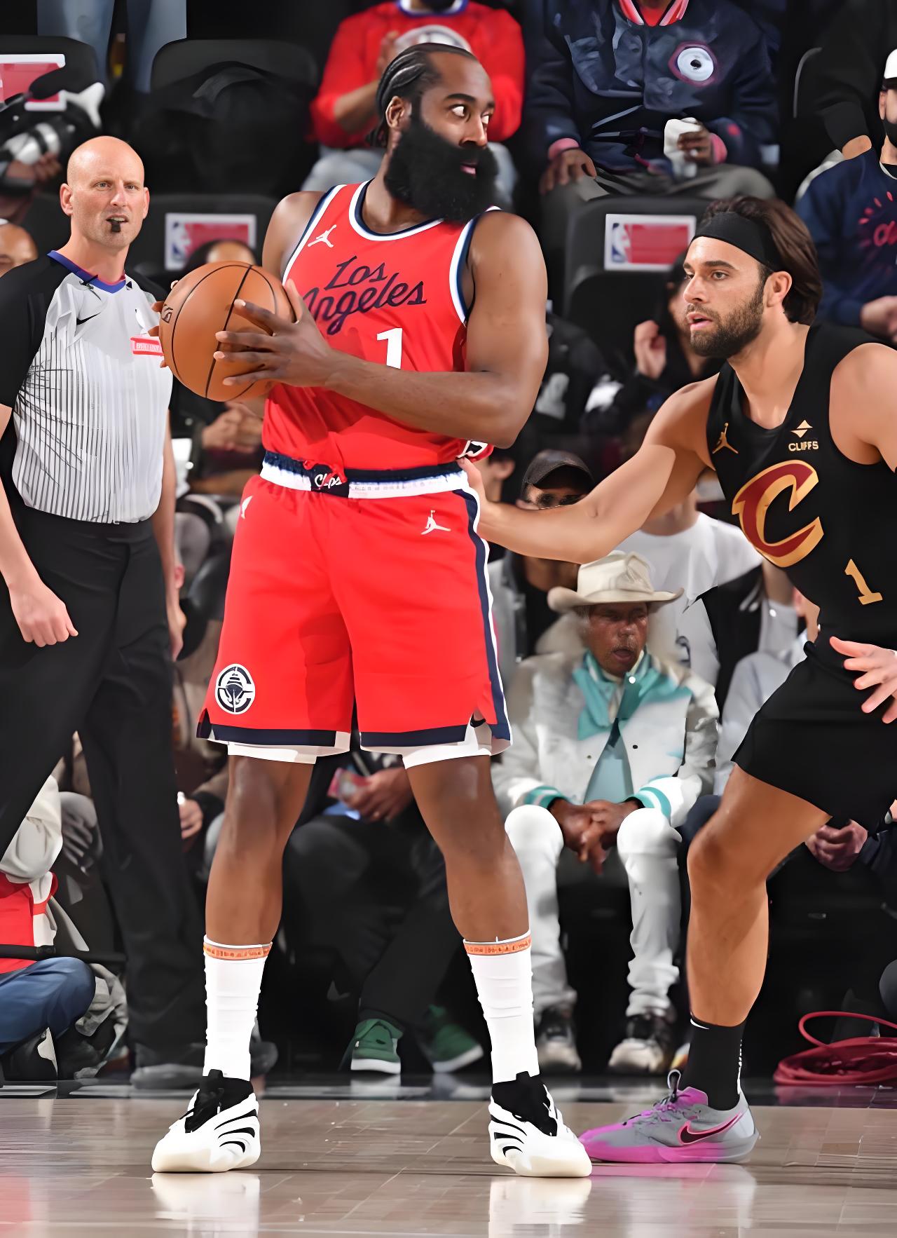 今夜欧篮联焦点战；洛杉矶快船内部沟通；震撼外界；更衣室氛围转暖(骑士快船全场录像回放)